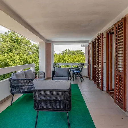 Karlo By Interhome *