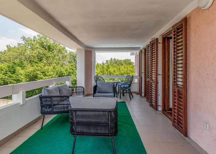 Karlo By Interhome *