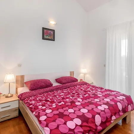 Karlo By Interhome