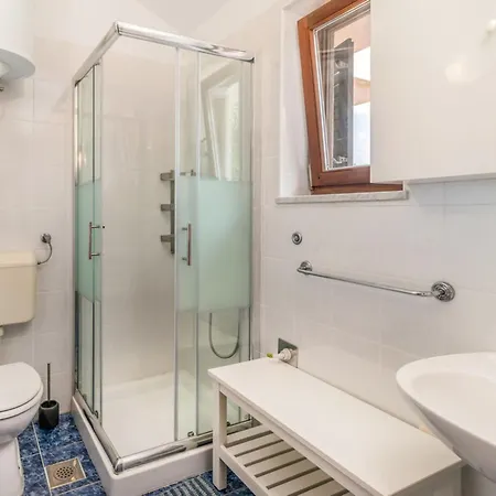 Karlo By Interhome